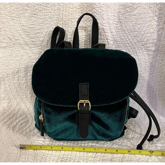 NWT Green velvet, mini backpack
Brand new - Picture 3 of 6